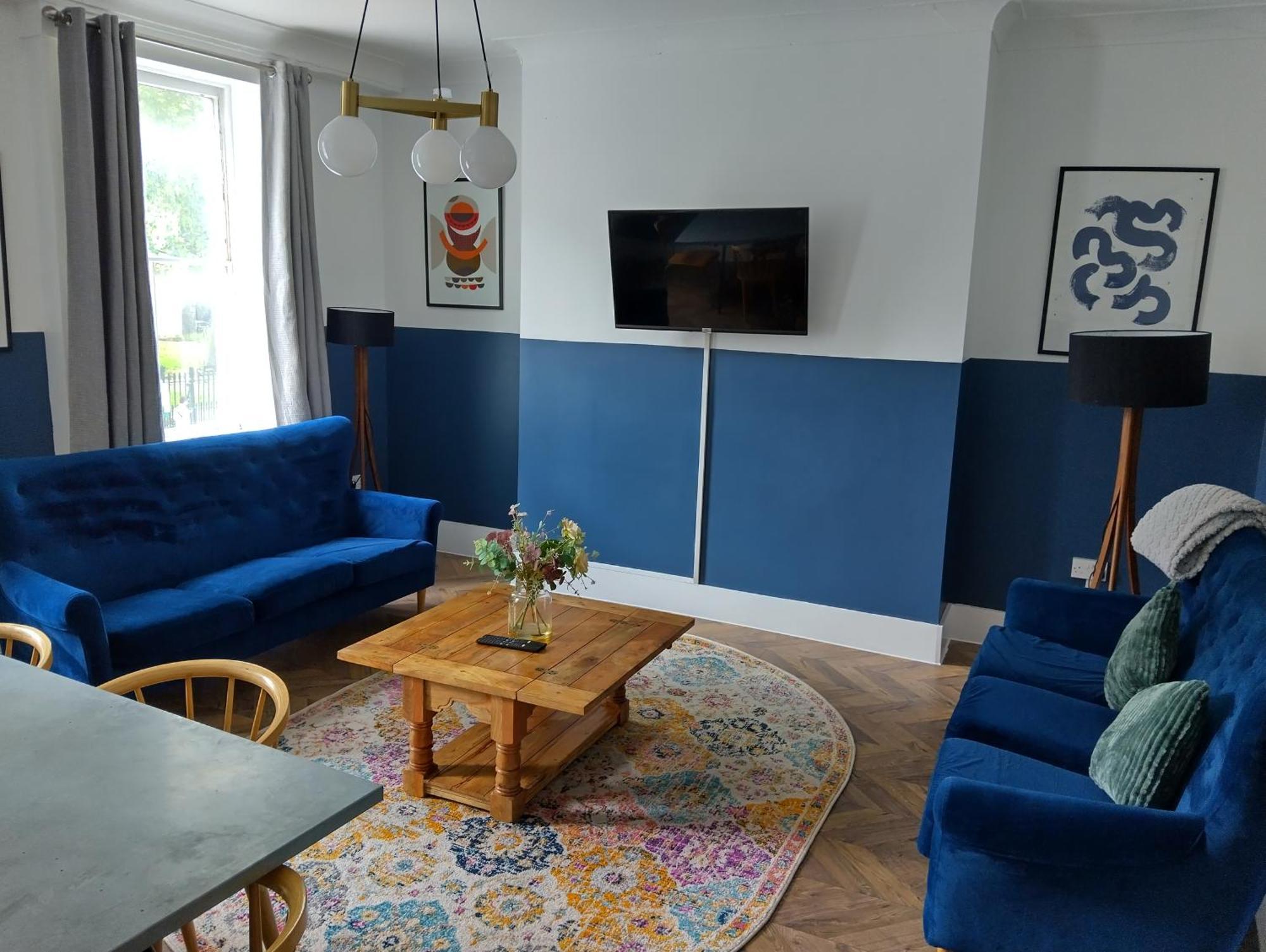Spacious 5-bedroom, 4-bathroom In Central Zone 1 Appartamento *