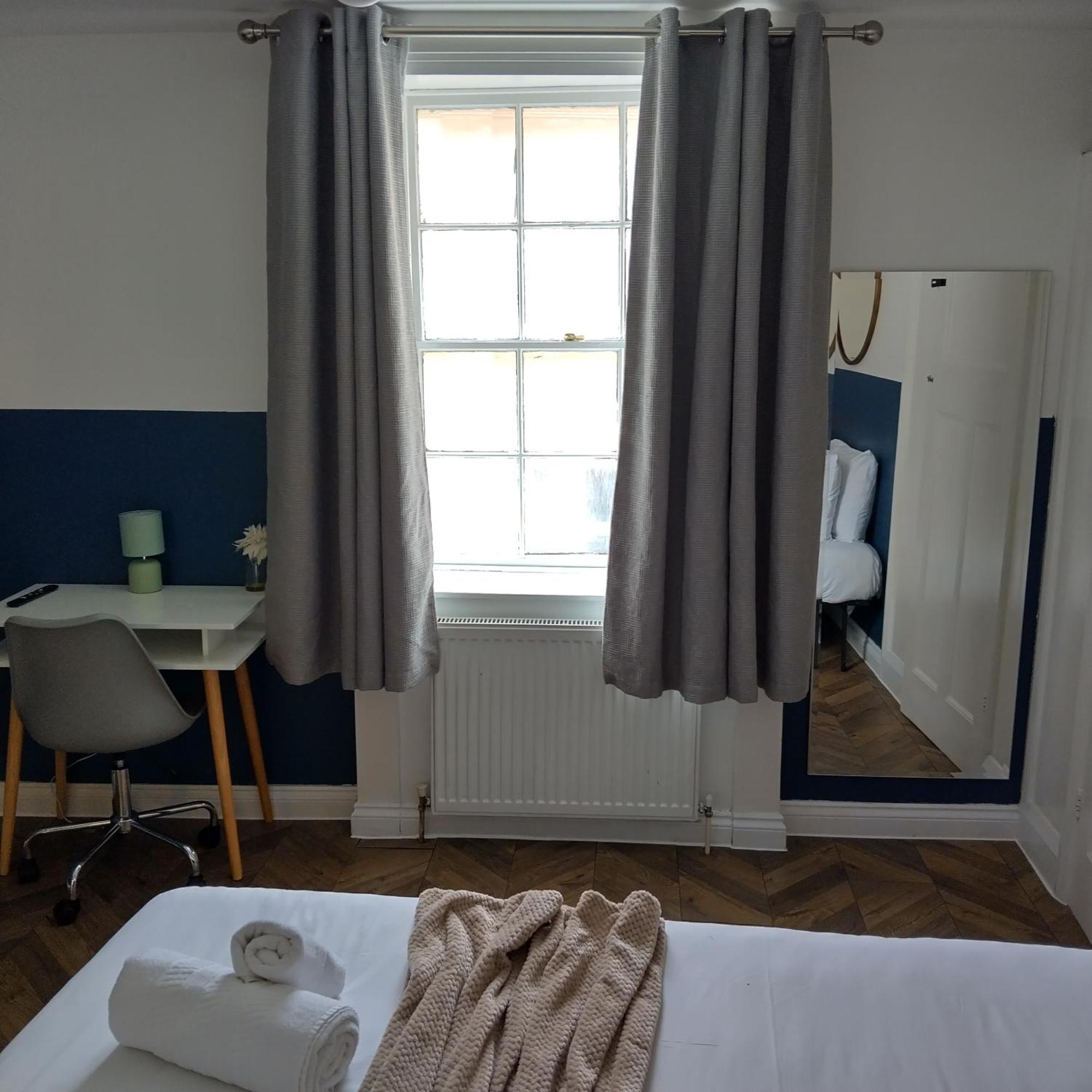 Spacious 5-bedroom, 4-bathroom In Central Zone 1 Apartament