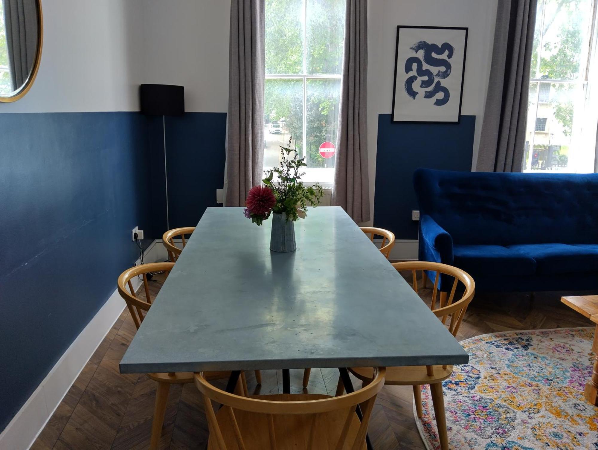 Spacious 5-bedroom, 4-bathroom In Central Zone 1 Appartamento *