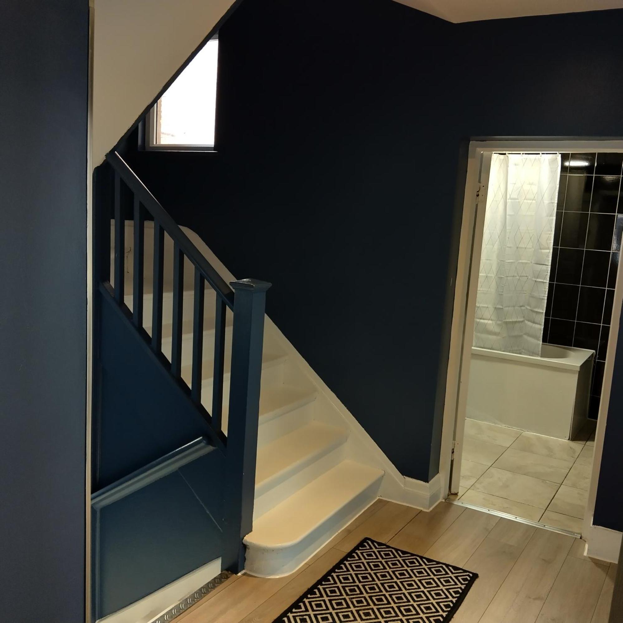 Spacious 5-bedroom, 4-bathroom In Central Zone 1 Appartamento *
