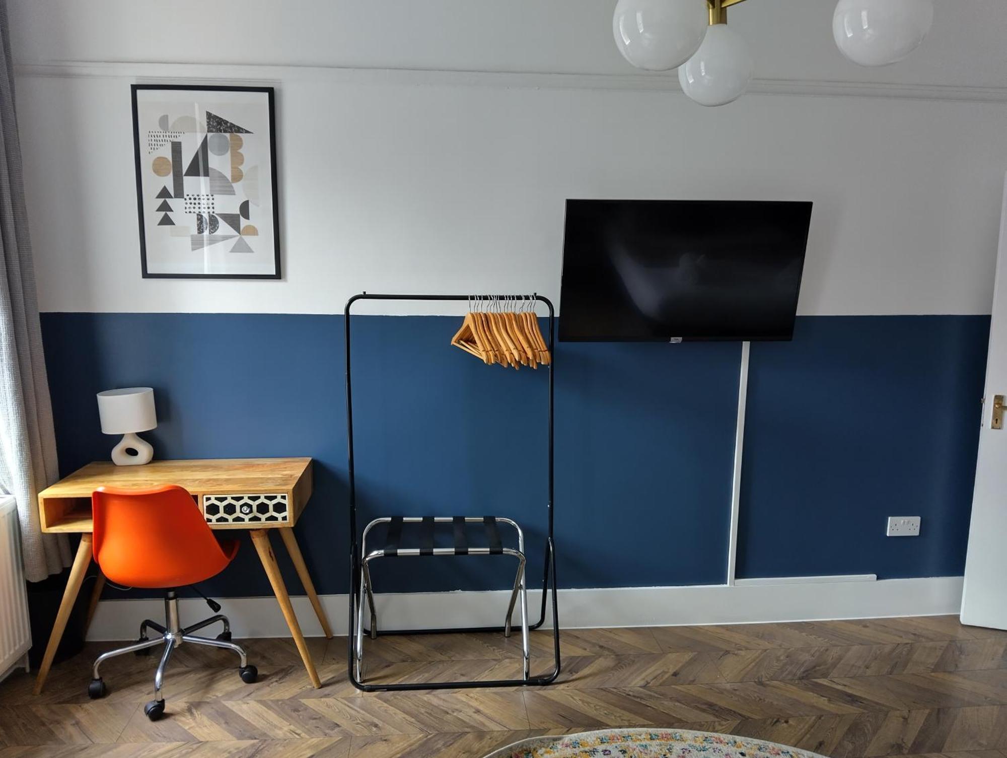 Spacious 5-bedroom, 4-bathroom In Central Zone 1 Apartament *