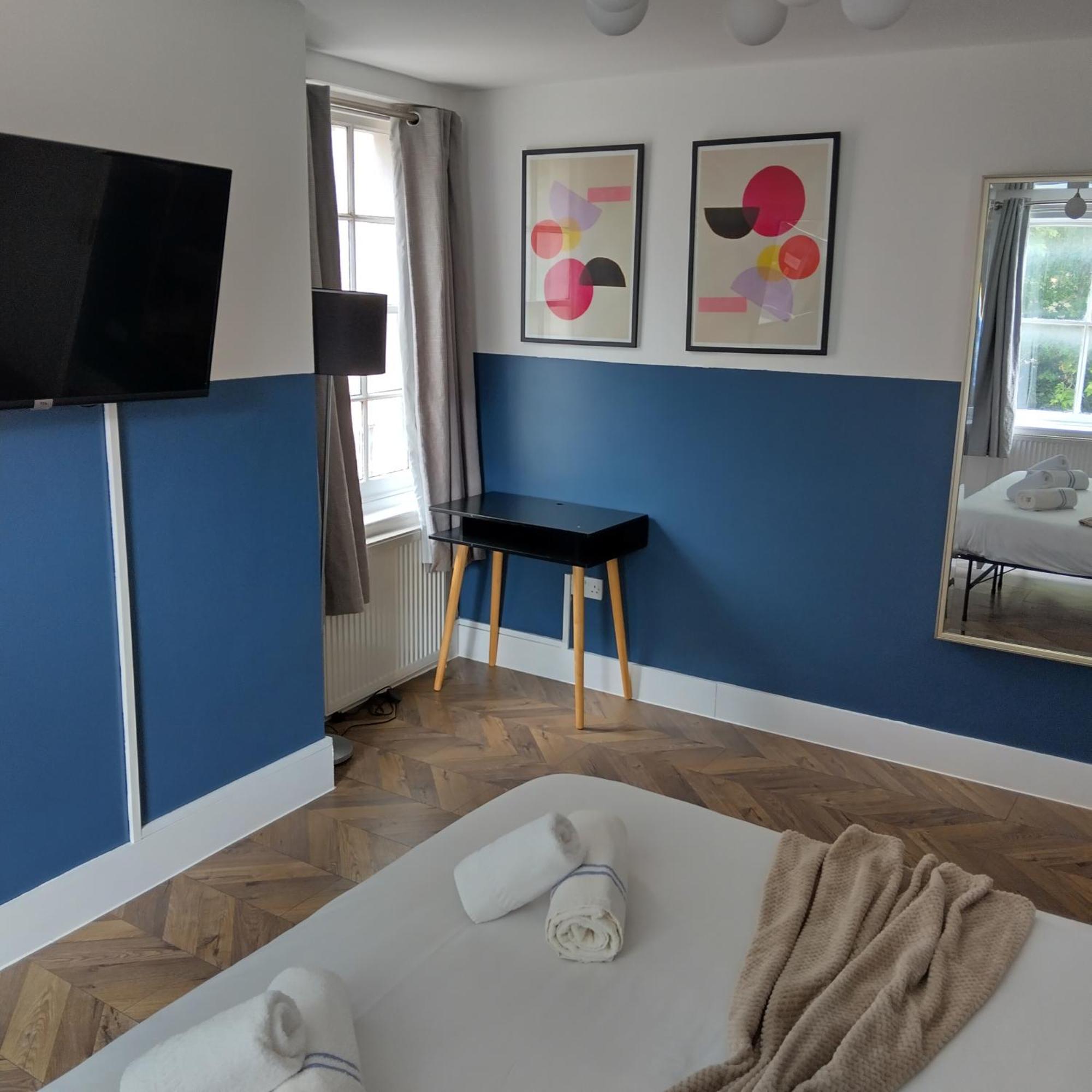 Spacious 5-bedroom, 4-bathroom In Central Zone 1 Appartamento *