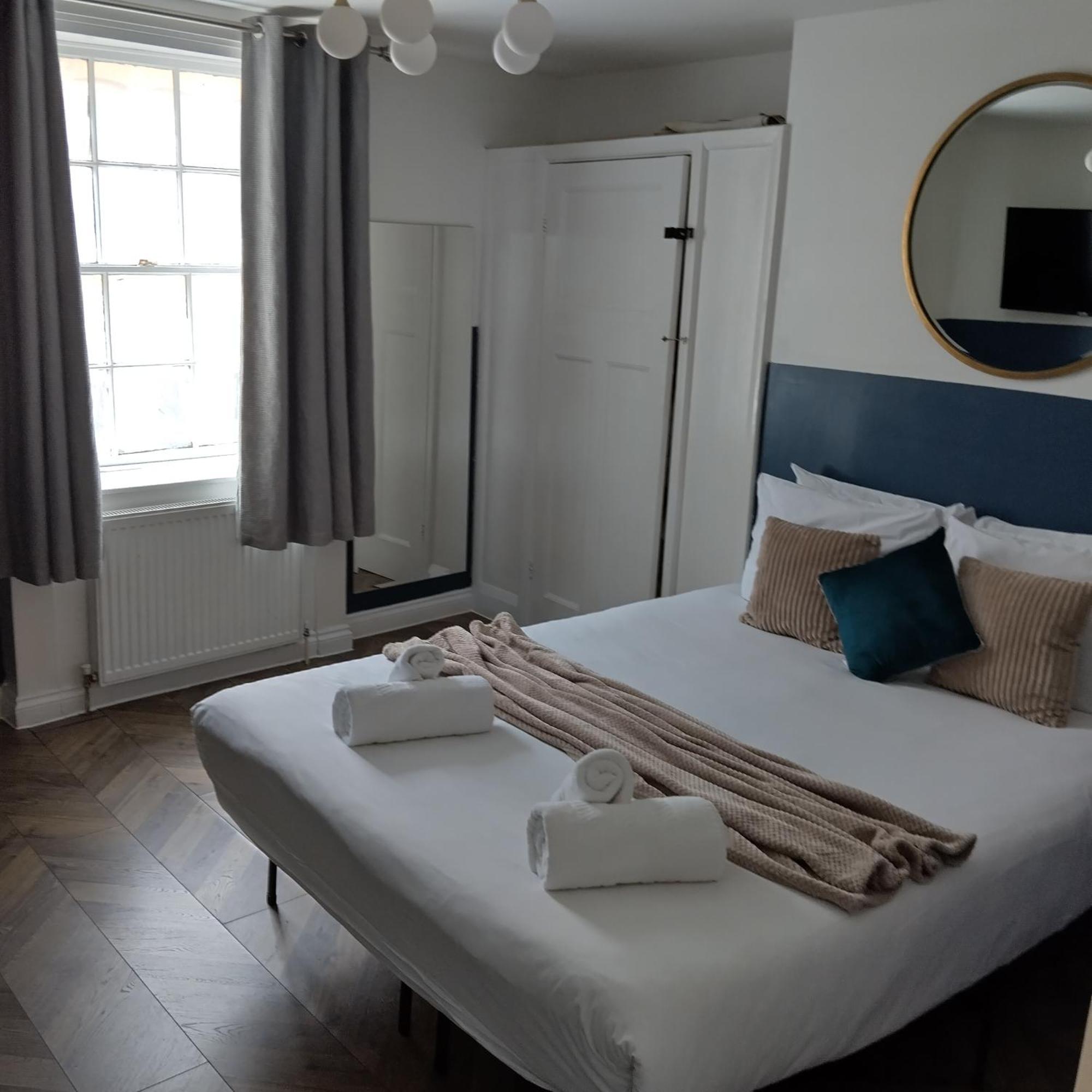 Spacious 5-bedroom, 4-bathroom In Central Zone 1 Appartamento
