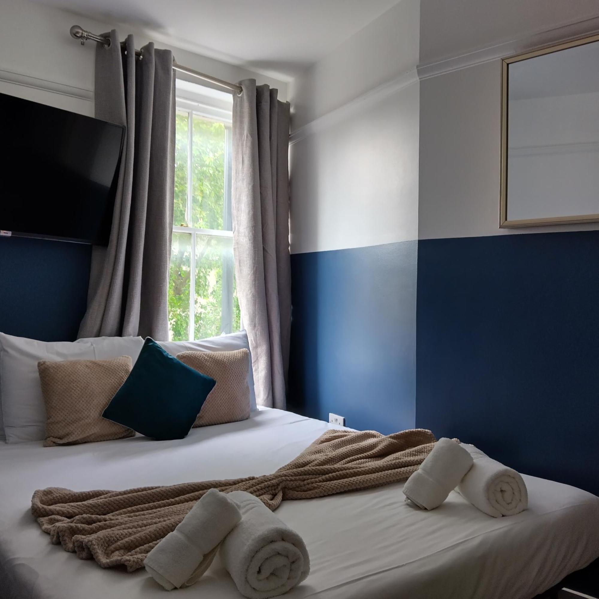 Spacious 5-bedroom, 4-bathroom In Central Zone 1 Apartament