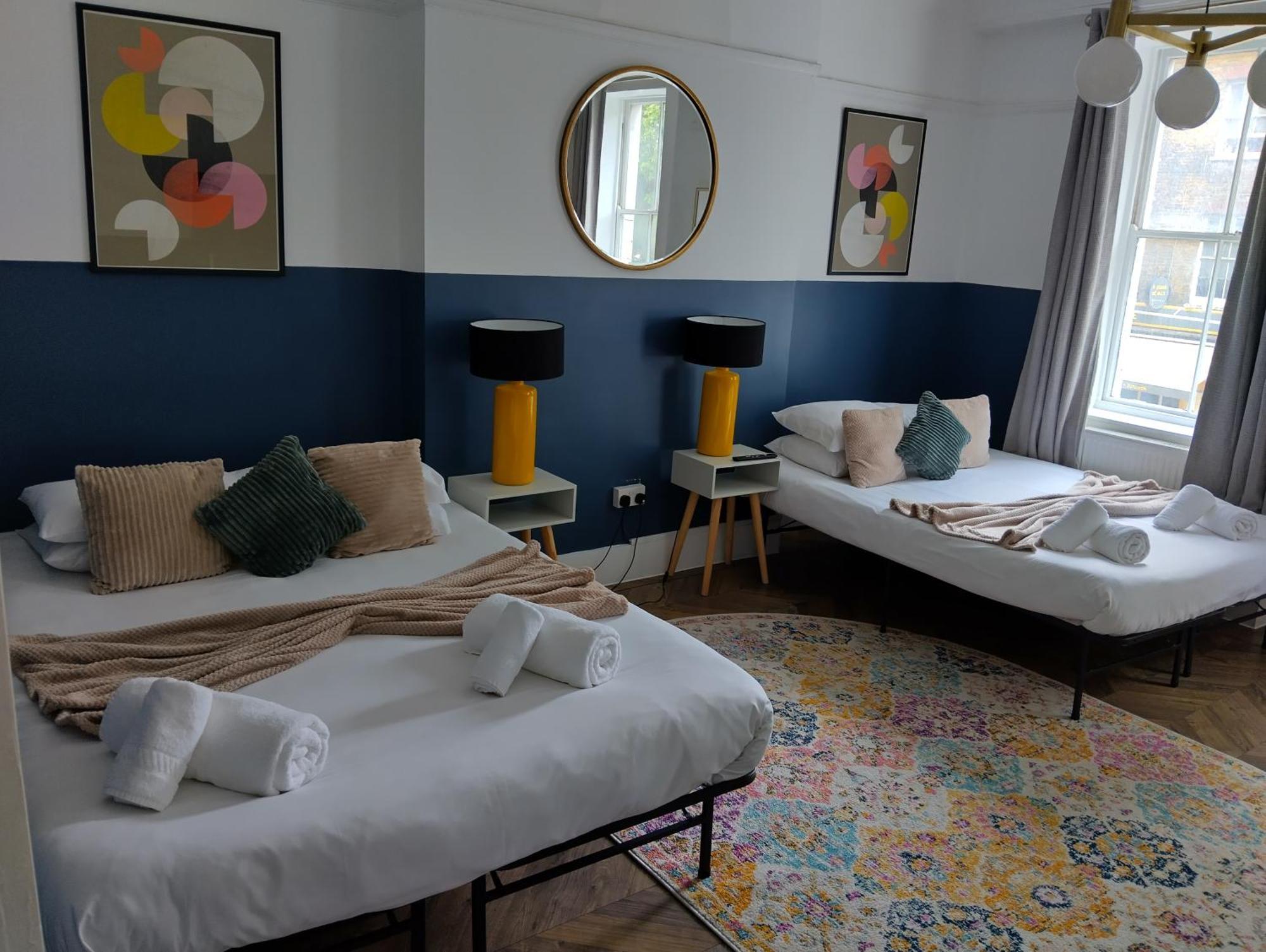 Spacious 5-bedroom, 4-bathroom In Central Zone 1 Apartament *