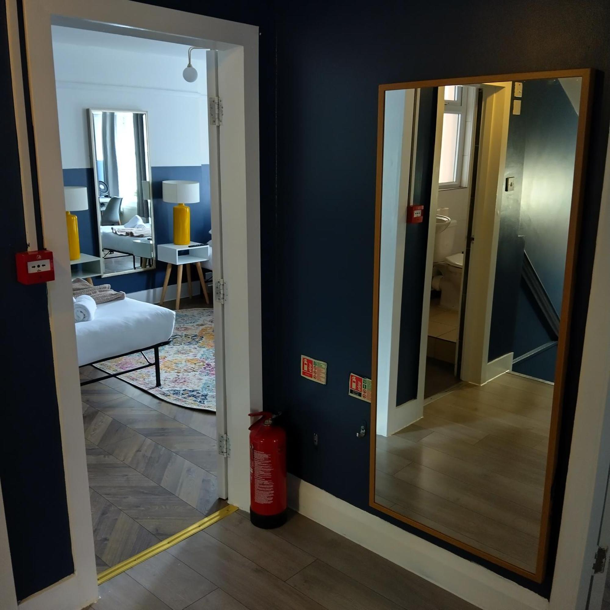 Spacious 5-bedroom, 4-bathroom In Central Zone 1 Appartamento