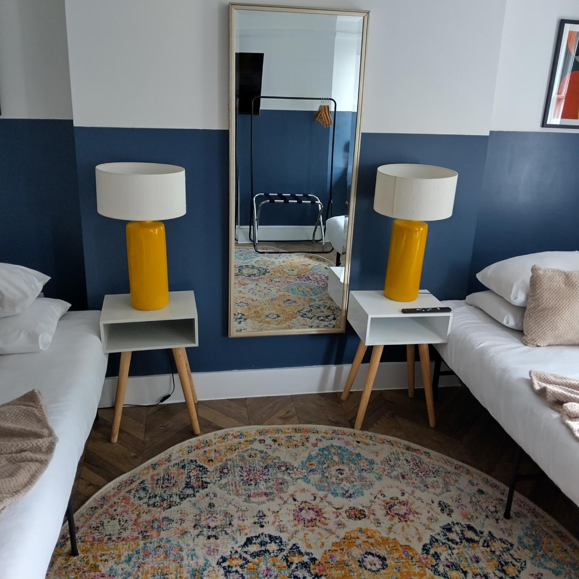 Spacious 5-bedroom, 4-bathroom In Central Zone 1 Appartamento *