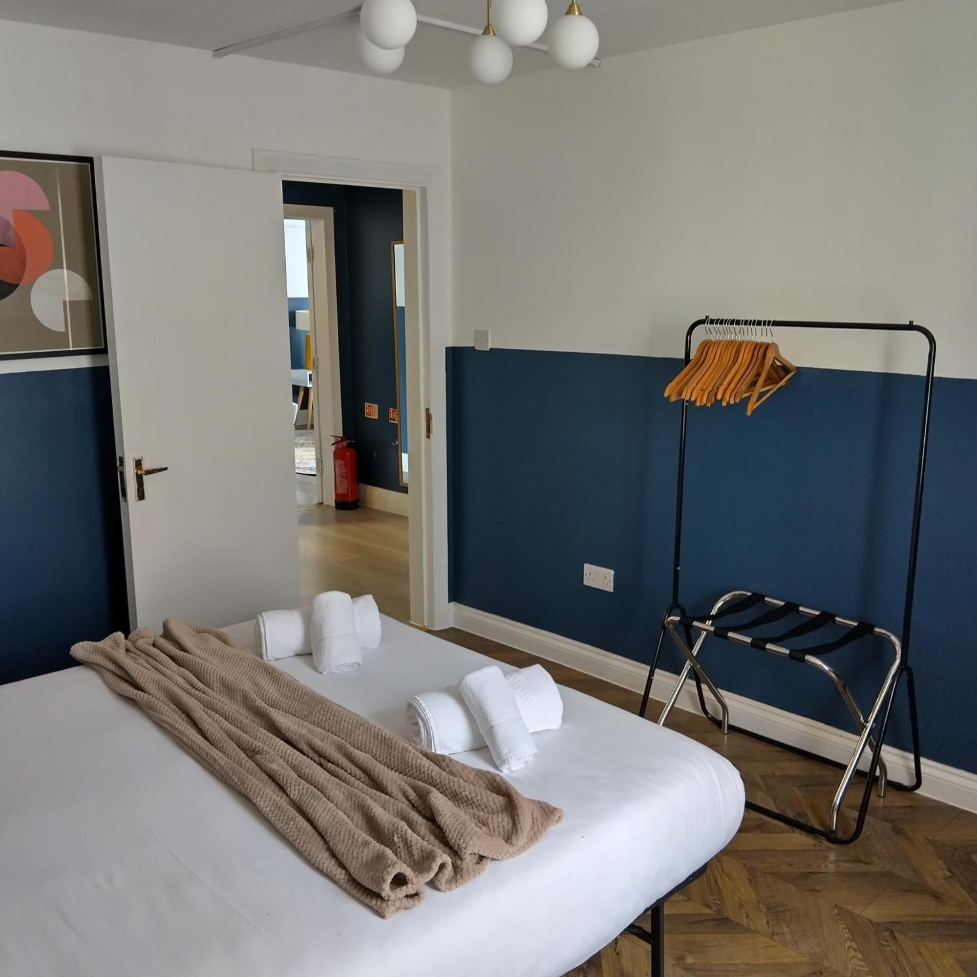 Spacious 5-bedroom, 4-bathroom In Central Zone 1 Londra