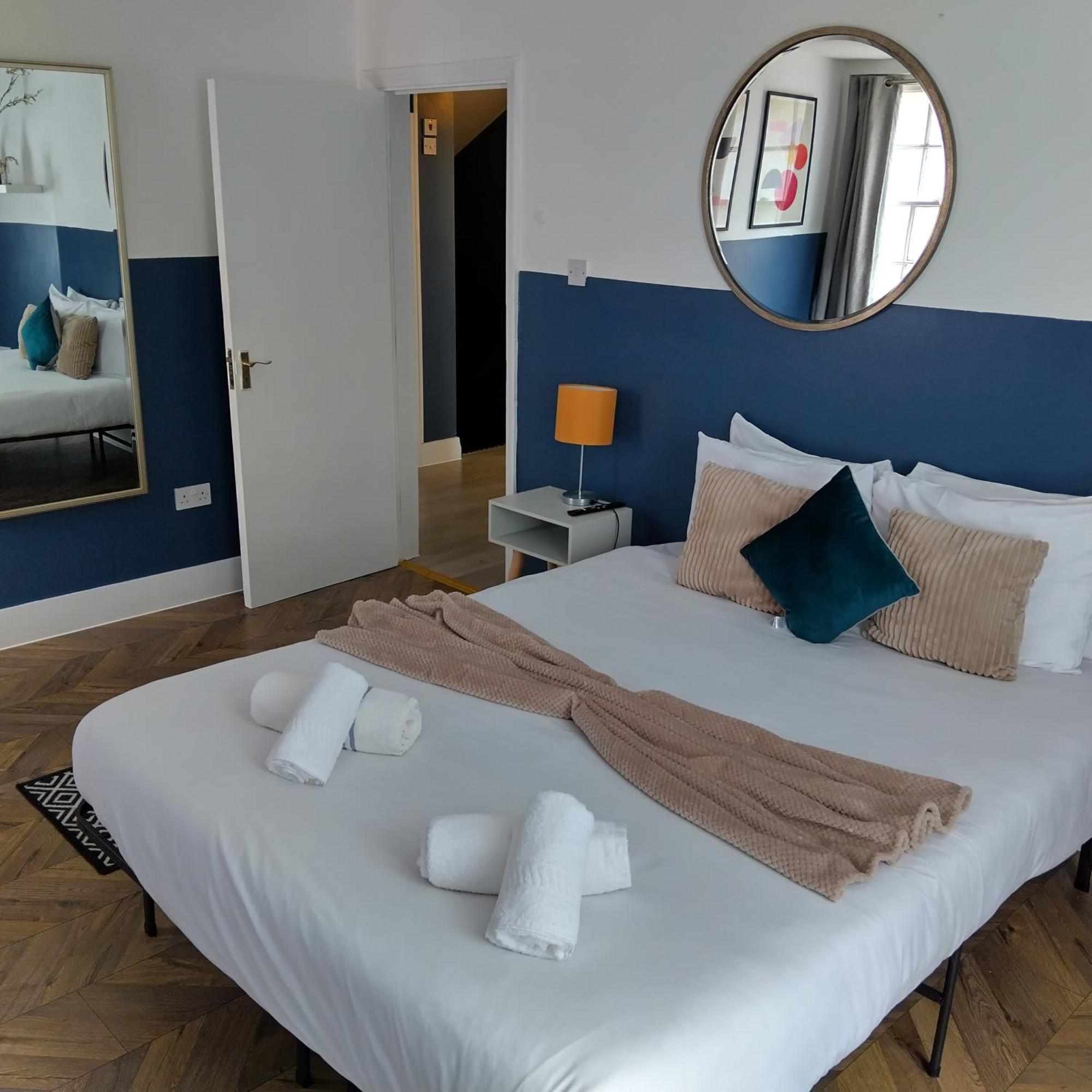 Spacious 5-bedroom, 4-bathroom In Central Zone 1 Appartamento